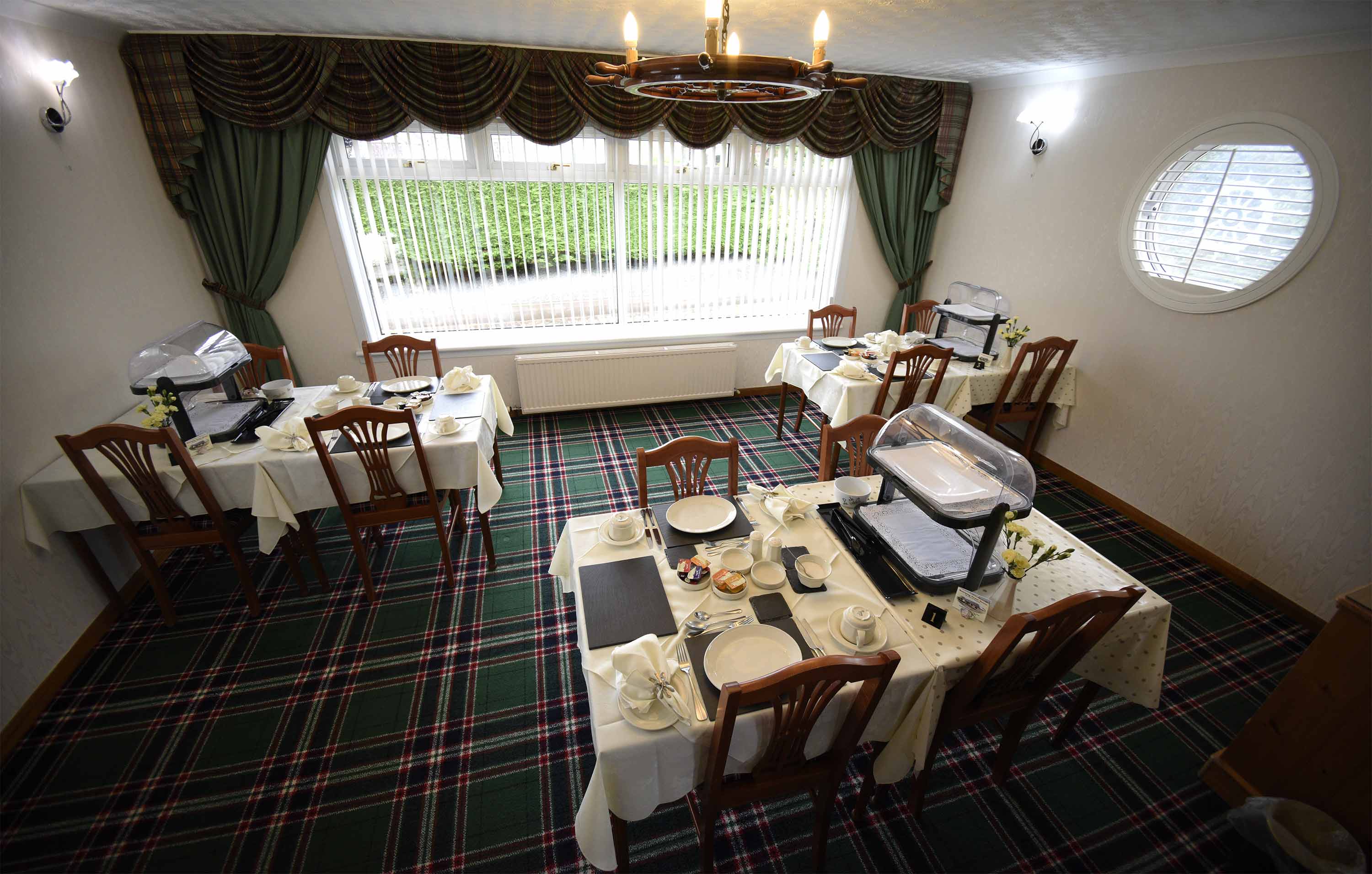Thistle Dubh Dandy contains a comfortable double bed with widescreen TV and WIFI internet