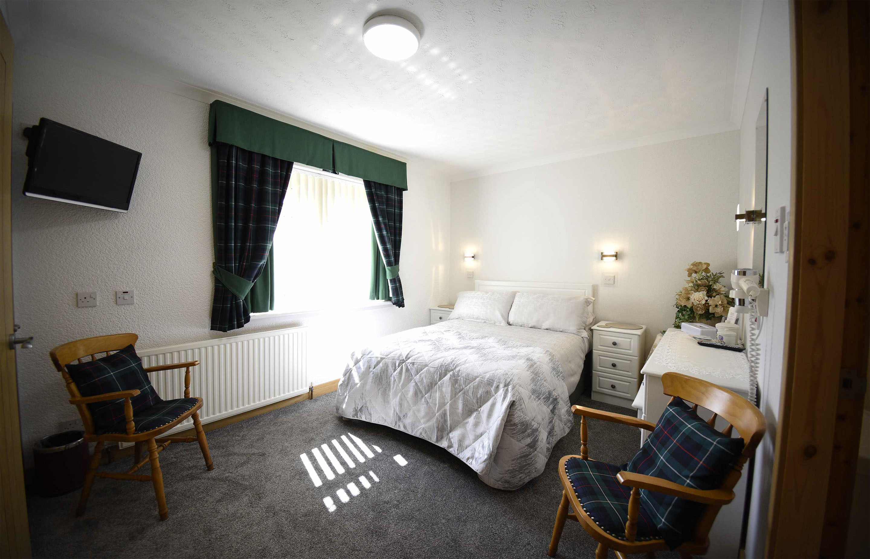Thistle Dubh Dandy is an open plan self catering accommodation in Portree with modern facilities