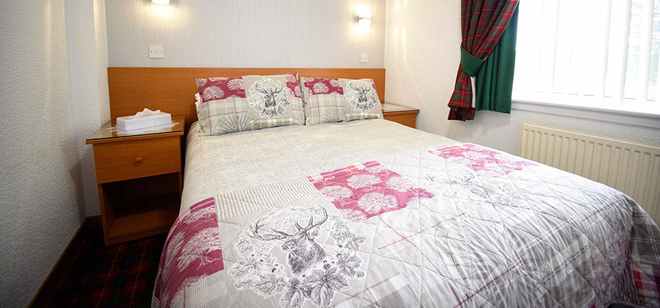 Double room en suite bed and breakfast accommodation at Quiraing House