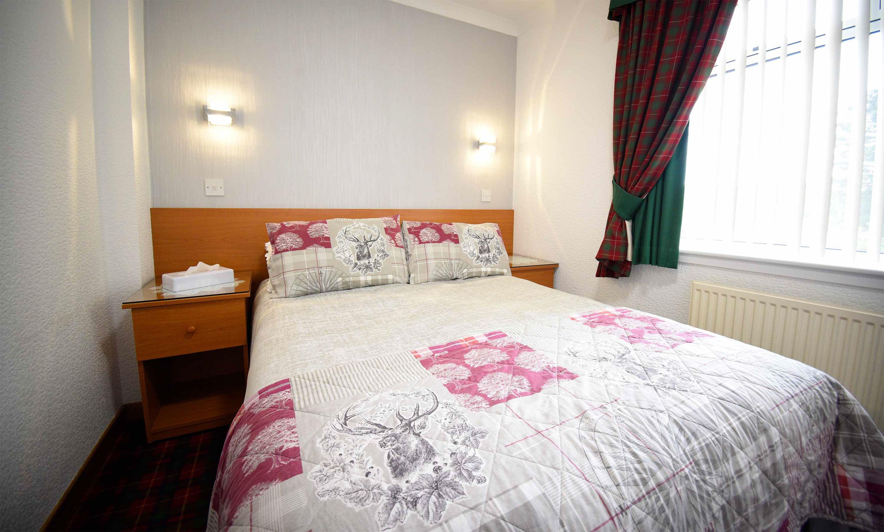 Thistle Dubh Dandy is an open plan self catering accommodation in Portree with modern facilities
