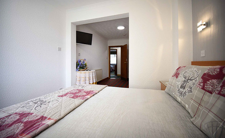 Bed and breakfast accommodation double room shower room en suite Quiraing House