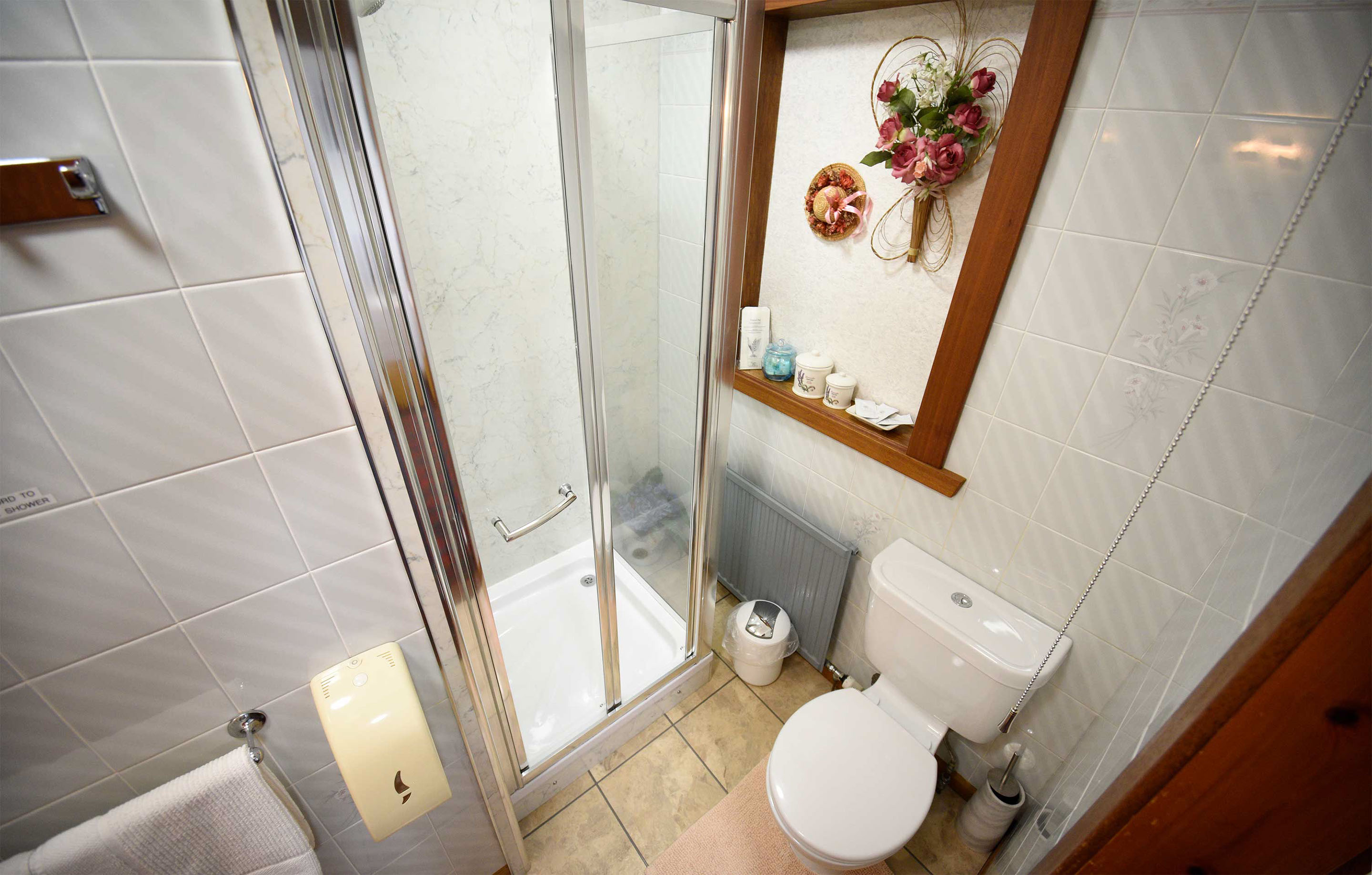 Our self catering apartment accommodation in Portree contains a modern bathroom