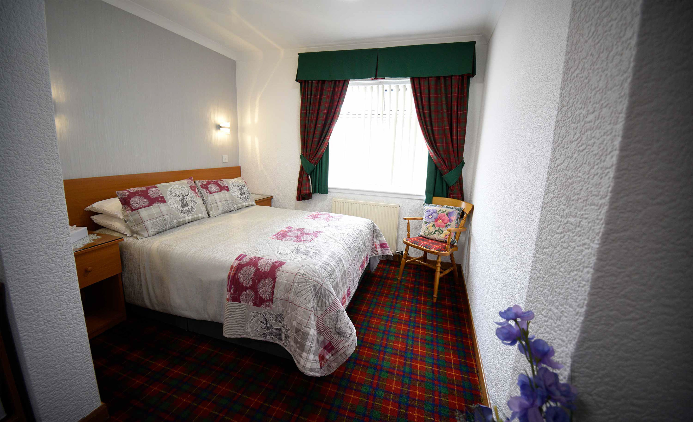 Thistle Dubh Dandy is an open plan self catering accommodation in Portree with modern facilities