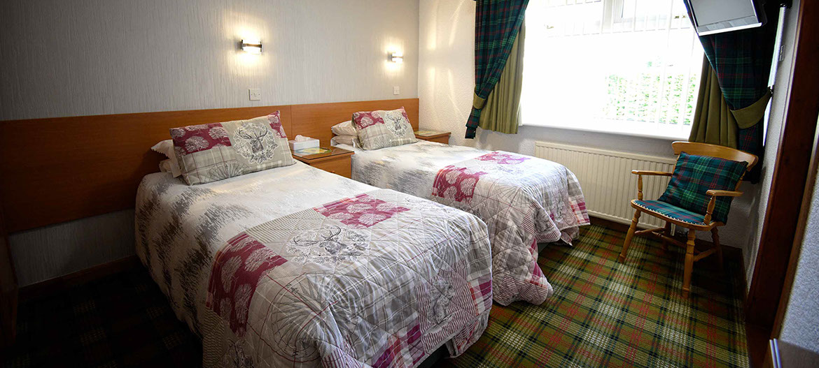 Twin room en suite bed and breakast accommodartion at Quiraing House in Portree on the Isle of Skye