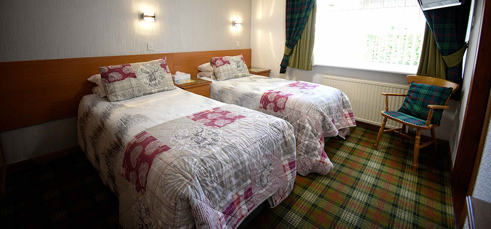 Twin room en suite bed and breakast accommodartion at Quiraing House in Portree on the Isle of Skye