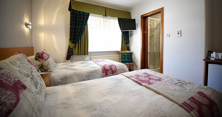 Twin Room Bed and Breakfast accommodation in Portree at Quiraing House