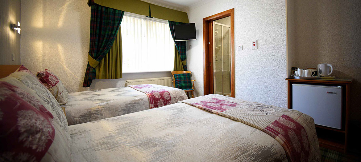 Quiraing House Twin Bedroom bed and breakfast with en suite bathroom WIFI internet and parking