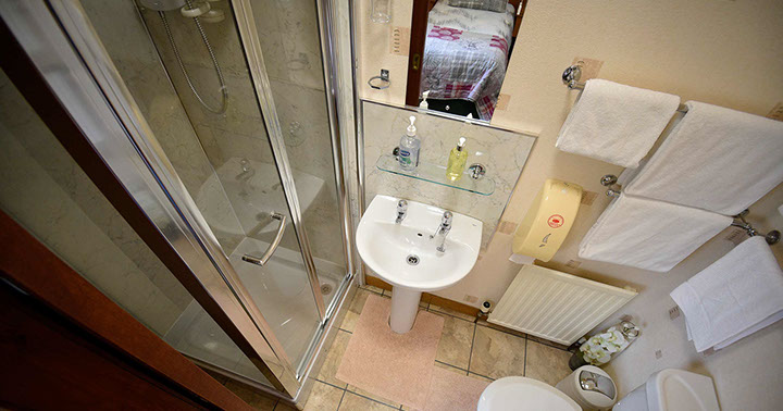 Quiraing House contains a shower room in our bed and breakfast twin room accommodation
