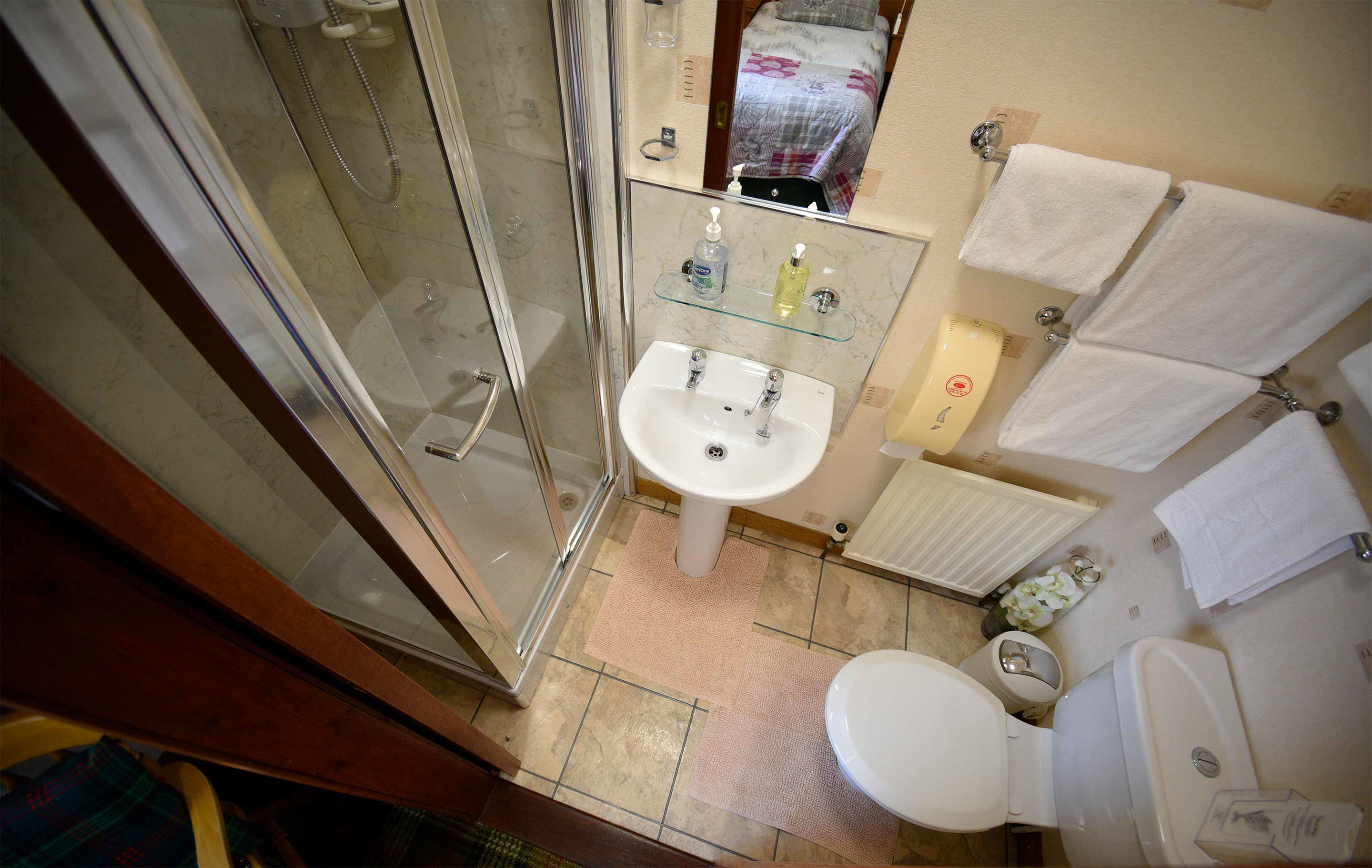 Our self catering apartment accommodation in Portree contains a modern bathroom