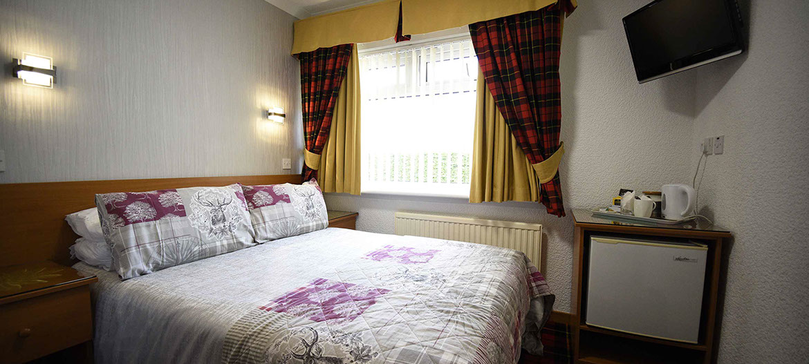 Bed and Breakfast accommodation in Portree at Quiraing House Double Bedroom En suite with WIFI