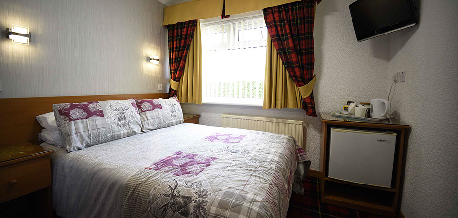 Bed and Breakfast accommodation in Portree at Quiraing House Double Bedroom En suite with WIFI