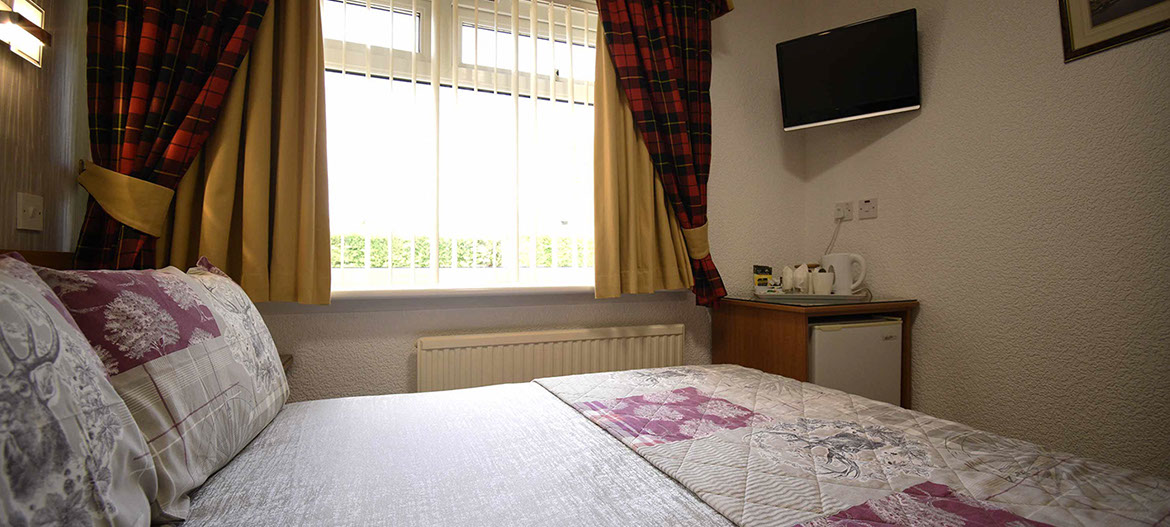 Double Room En Suite Bed and Breakfast accommodation in Portree at Quiraing House