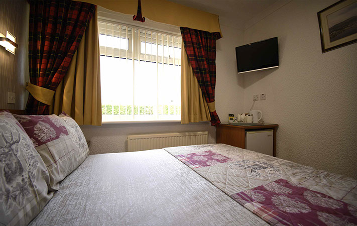 Double Room En Suite Bed and Breakfast accommodation in Portree at Quiraing House