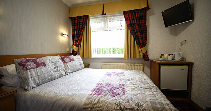 Bed and Breakfast Double room accommodation in Portree at Quiraing House