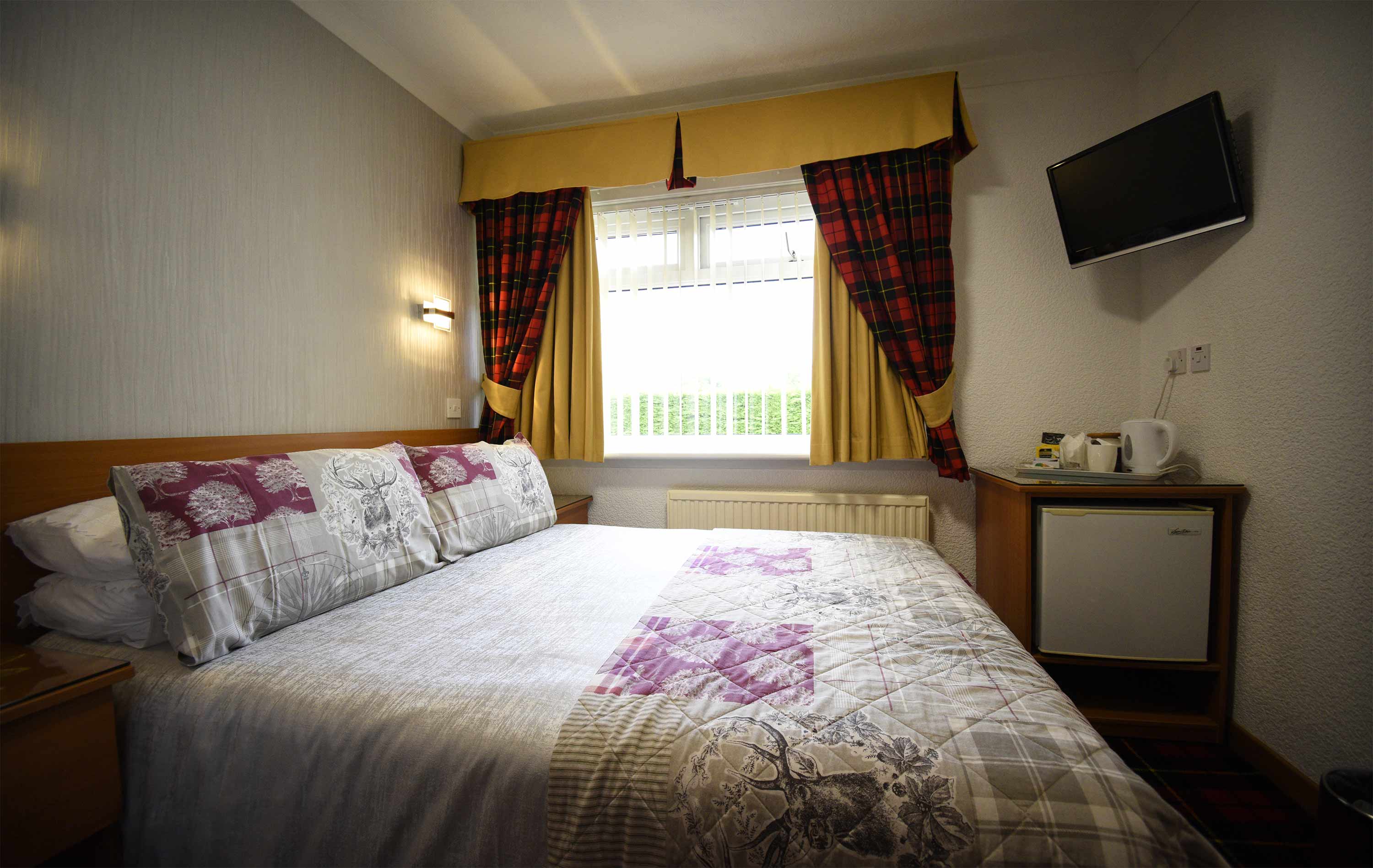 Thistle Dubh Dandy contains a comfortable double bed with widescreen TV and WIFI internet