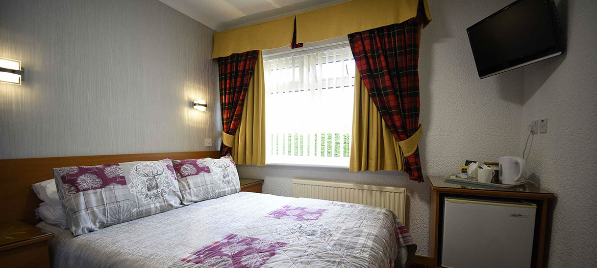 Stay at Quiraing House bed and breakfast double room en suite with WIFI and private parking in Portree