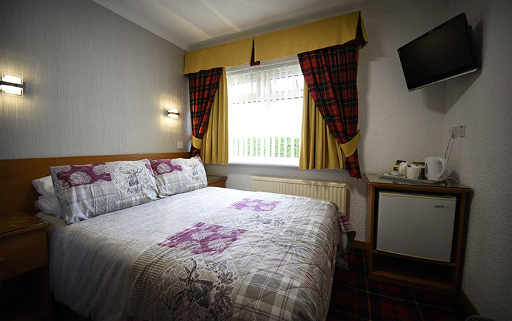 Stay at Quiraing House bed and breakfast double room en suite with WIFI and private parking in Portree