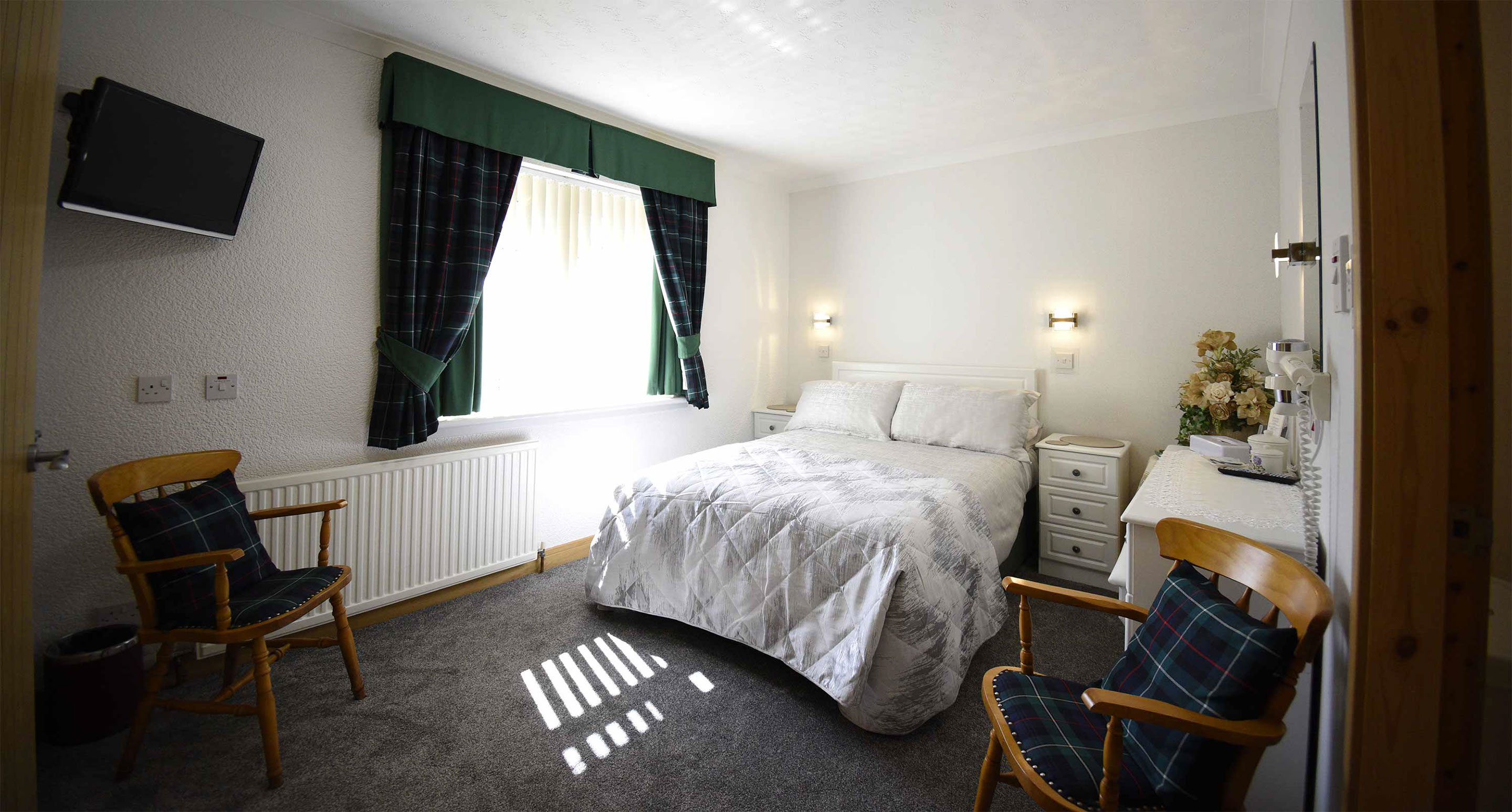 Thistle Dubh Dandy is a self catering accommodation in Portree with open plan design